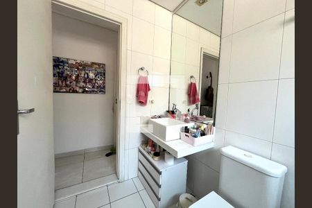 Casa à venda com 220m², 4 quartos e 2 vagasBanheiro da Suíte 1