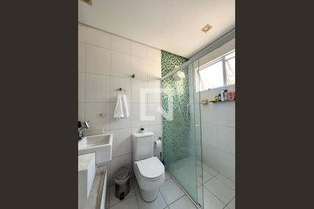 Casa à venda com 220m², 4 quartos e 2 vagasBanheiro da Suíte 2