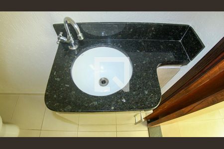 Casa de condomínio à venda com 68m², 2 quartos e 2 vagasLavabo