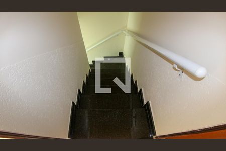 Casa de condomínio à venda com 68m², 2 quartos e 2 vagasEscada