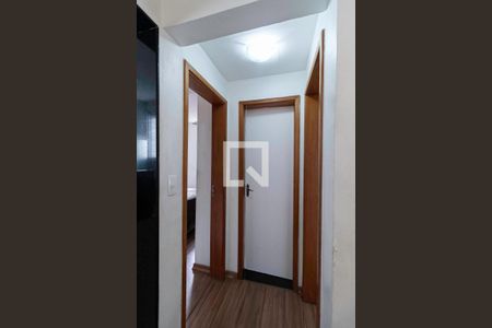 Corredor de apartamento para alugar com 2 quartos, 48m² em Maria Helena , Ribeirão das Neves