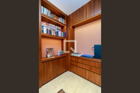 Apartamento à venda com 370m², 3 quartos e 5 vagasEscritório