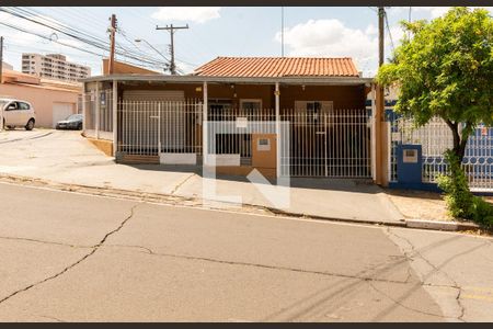 Casa à venda com 160m², 3 quartos e 2 vagas Casa à venda com 160m², 3 quartos e 2 vagasFachada
