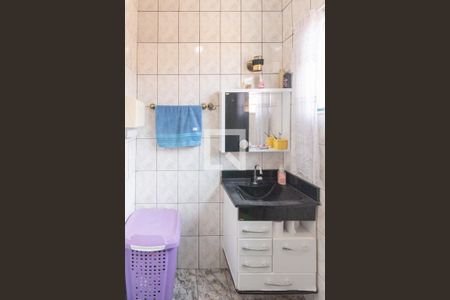 Casa à venda com 160m², 3 quartos e 2 vagas Casa à venda com 160m², 3 quartos e 2 vagasBanheiro