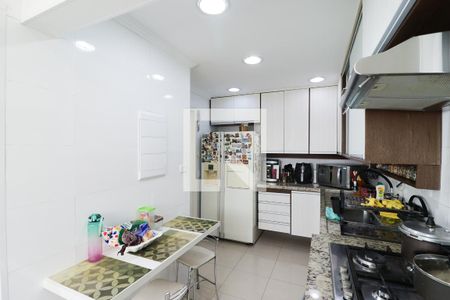 Apartamento à venda com 180m², 3 quartos e 3 vagas Apartamento à venda com 180m², 3 quartos e 3 vagasCozinha e Área de Serviço