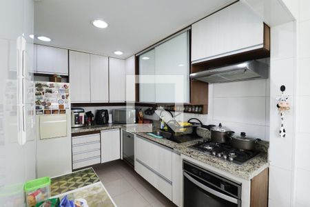 Apartamento à venda com 180m², 3 quartos e 3 vagas Apartamento à venda com 180m², 3 quartos e 3 vagasCozinha e Área de Serviço