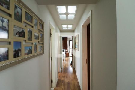 Apartamento à venda com 180m², 3 quartos e 3 vagas Apartamento à venda com 180m², 3 quartos e 3 vagasCorredor