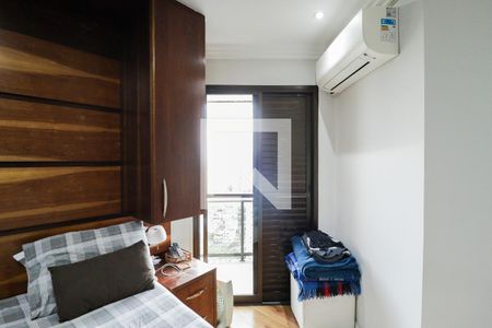 Apartamento à venda com 180m², 3 quartos e 3 vagas Apartamento à venda com 180m², 3 quartos e 3 vagasSuíte