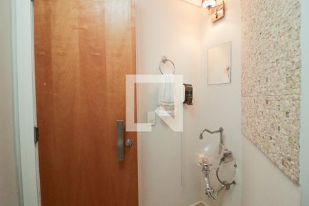 Apartamento à venda com 180m², 3 quartos e 3 vagas Apartamento à venda com 180m², 3 quartos e 3 vagasLavabo 2