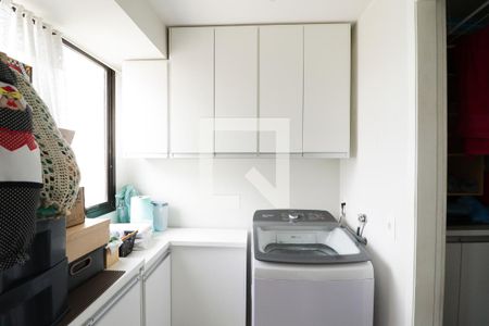 Apartamento à venda com 180m², 3 quartos e 3 vagas Apartamento à venda com 180m², 3 quartos e 3 vagasCozinha e Área de Serviço