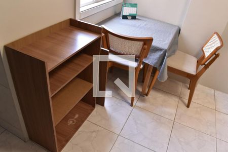Sala de kitnet/studio para alugar com 1 quarto, 20m² em Cristo Rei, Curitiba