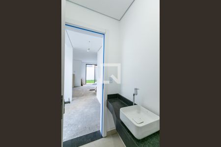 Lavabo de casa de condomínio para alugar com 4 quartos, 350m² em Jardim Prudência, São Paulo