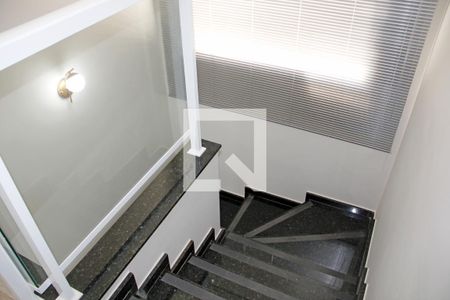 Casa de condomínio para alugar com 112m², 3 quartos e 3 vagasEscada