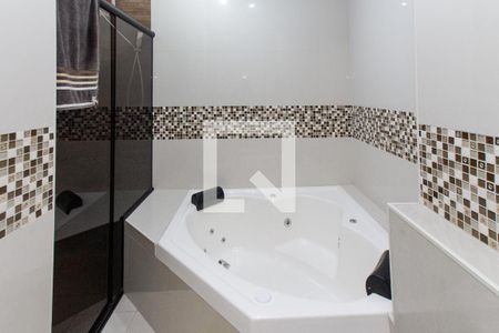 Casa à venda com 240m², 3 quartos e 3 vagasBanheiro da Suíte 1