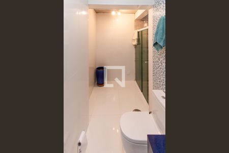 Casa à venda com 240m², 3 quartos e 3 vagasBanheiro da Suíte 2