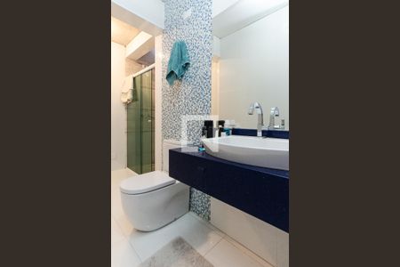 Casa à venda com 240m², 3 quartos e 3 vagasBanheiro da Suíte 2