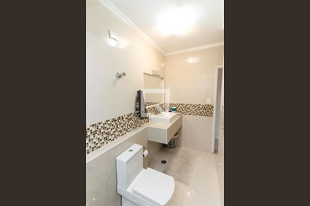 Casa à venda com 240m², 3 quartos e 3 vagasBanheiro da Suíte 1