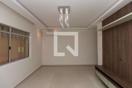 Sala de casa à venda com 2 quartos, 180m² em Parque Edu Chaves, São Paulo