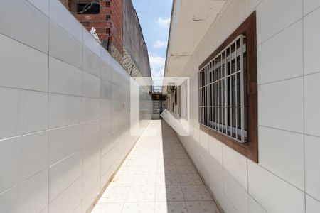 Casa à venda com 180m², 2 quartos e 3 vagasCorredor externo