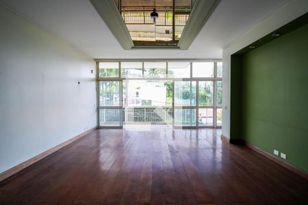 Casa à venda com 1541m², 6 quartos e 5 vagas