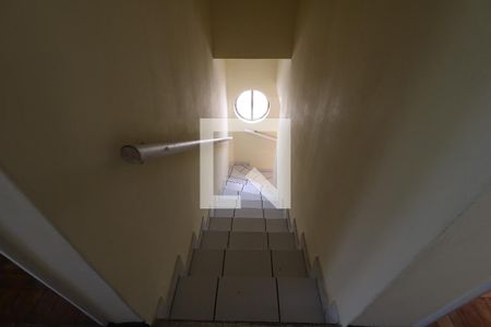 Casa para alugar com 176m², 3 quartos e 2 vagasEscada