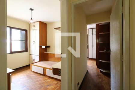 Casa para alugar com 176m², 3 quartos e 2 vagasCorredor piso superior