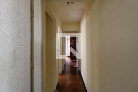 Casa para alugar com 176m², 3 quartos e 2 vagasCorredor piso superior