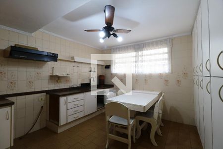 Casa para alugar com 176m², 3 quartos e 2 vagasCozinha