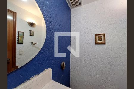 Casa à venda com 402m², 5 quartos e 4 vagasLavabo