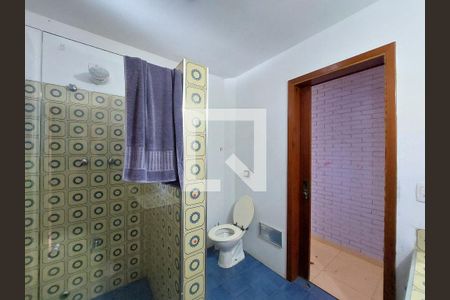 Casa à venda com 402m², 5 quartos e 4 vagasBanheiro da Edícula