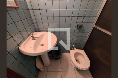 Casa à venda com 402m², 5 quartos e 4 vagasBanheiro no Quarto de Serviço