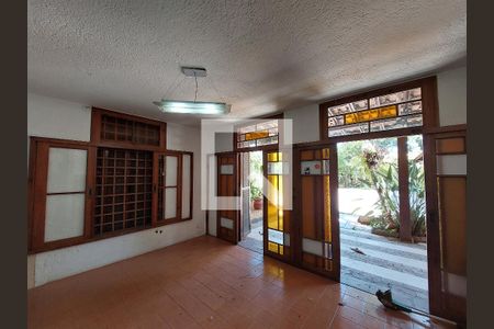 Casa à venda com 402m², 5 quartos e 4 vagasEdícula