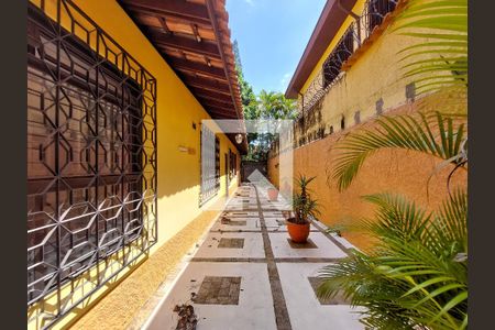 Casa à venda com 402m², 5 quartos e 4 vagasGaragem 1 / Corredor