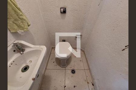 Casa à venda com 402m², 5 quartos e 4 vagasBanheiro na Área de Serviço