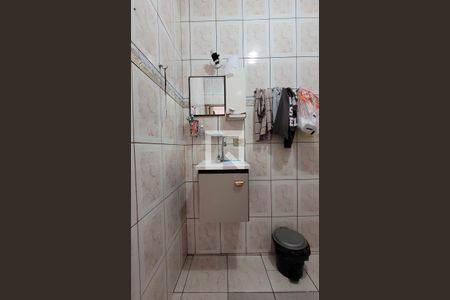 Casa à venda com 70m², 3 quartos e sem vaga Casa à venda com 70m², 3 quartos e sem vagaBanheiro