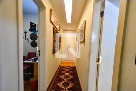 Apartamento à venda com 239m², 4 quartos e 3 vagas Apartamento à venda com 239m², 4 quartos e 3 vagasCorredor