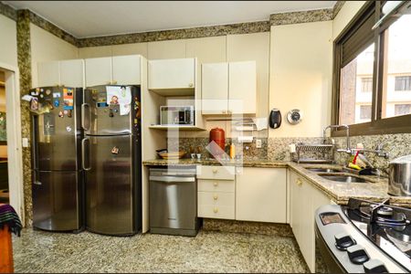 Apartamento à venda com 239m², 4 quartos e 3 vagas Apartamento à venda com 239m², 4 quartos e 3 vagasCozinha