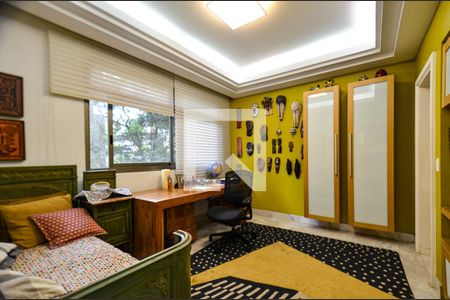 Apartamento à venda com 239m², 4 quartos e 3 vagas Apartamento à venda com 239m², 4 quartos e 3 vagasEscritório