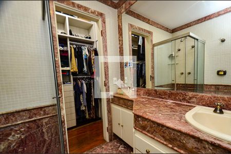 Apartamento à venda com 239m², 4 quartos e 3 vagas Apartamento à venda com 239m², 4 quartos e 3 vagasBanheiro Quarto 3