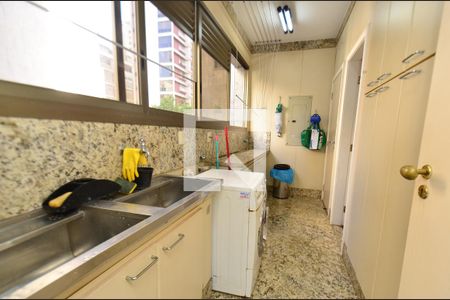 Apartamento à venda com 239m², 4 quartos e 3 vagas Apartamento à venda com 239m², 4 quartos e 3 vagasÁrea de Serviço