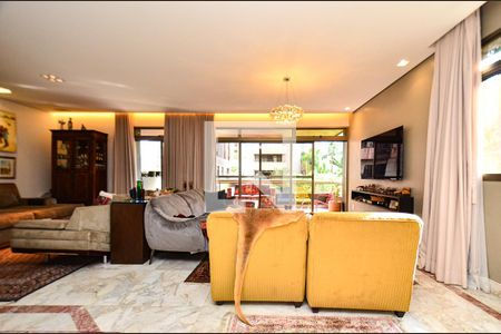 Apartamento à venda com 239m², 4 quartos e 3 vagas Apartamento à venda com 239m², 4 quartos e 3 vagasSala de sala