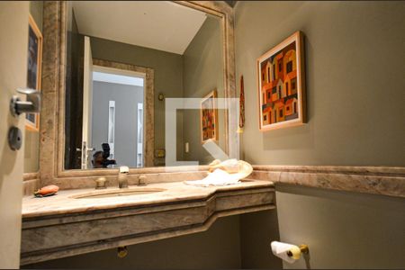 Apartamento à venda com 239m², 4 quartos e 3 vagas Apartamento à venda com 239m², 4 quartos e 3 vagasLavabo