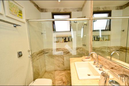 Apartamento à venda com 239m², 4 quartos e 3 vagas Apartamento à venda com 239m², 4 quartos e 3 vagasBanheiro