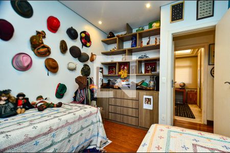 Apartamento à venda com 239m², 4 quartos e 3 vagas Apartamento à venda com 239m², 4 quartos e 3 vagasQuarto 1