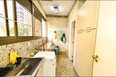 Apartamento à venda com 239m², 4 quartos e 3 vagas Apartamento à venda com 239m², 4 quartos e 3 vagasÁrea de Serviço