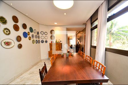 Apartamento à venda com 239m², 4 quartos e 3 vagas Apartamento à venda com 239m², 4 quartos e 3 vagasSala de sala