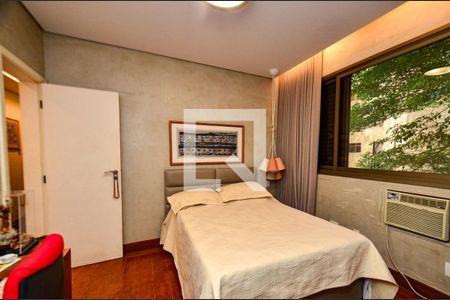 Apartamento à venda com 239m², 4 quartos e 3 vagas Apartamento à venda com 239m², 4 quartos e 3 vagasQuarto 3