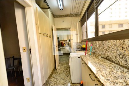 Apartamento à venda com 239m², 4 quartos e 3 vagas Apartamento à venda com 239m², 4 quartos e 3 vagasÁrea de Serviço