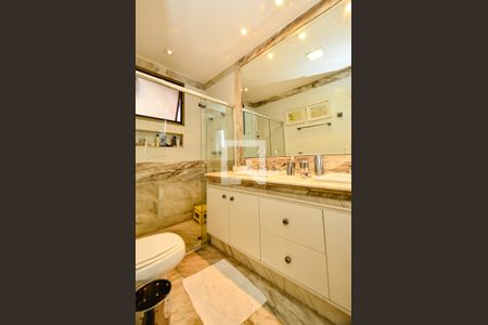 Apartamento à venda com 239m², 4 quartos e 3 vagas Apartamento à venda com 239m², 4 quartos e 3 vagasBanheiro