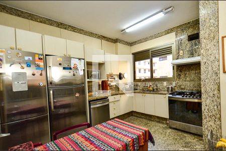 Apartamento à venda com 239m², 4 quartos e 3 vagas Apartamento à venda com 239m², 4 quartos e 3 vagasCozinha